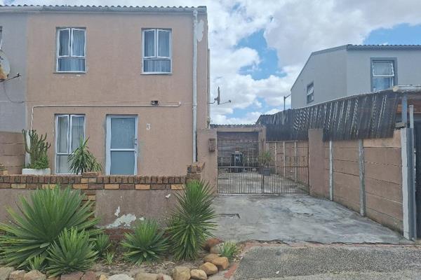 What a nice neat lovely family home situated in a very quiet pocket in Westridge.
The Property consist of spacious lounge and newly ...