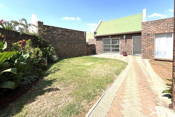 This two Bedroom townhouse is situated in Oakdene. Close to all major shopping centers including Comaro crossing and The Glen Mall. ...