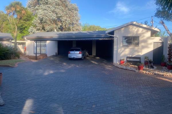 Stunning 4-Bedroom Family Home with Office, Built-in Bar &amp; Braai, and Double Garage for Rent in Birchleigh, Kempton Park

This ...