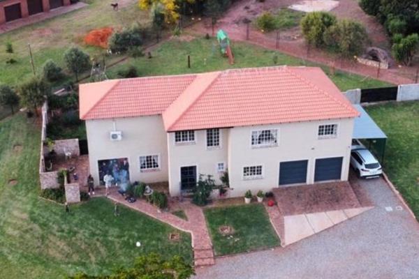 A Lovely , 4 Bedroom double story house , on 5000m2  not to be missed !!

The house features good quality finishes, and is well built ...