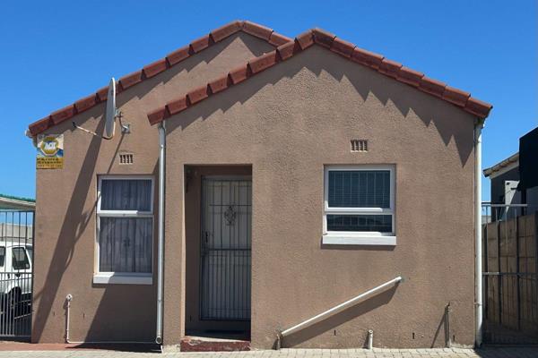 Two bedroom freestanding house with ocean breeze in On The Bay ...