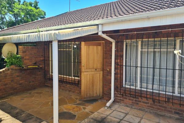 One bedroom, lock up garage in the centre of town.