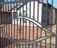 House for sale in Protea Glen