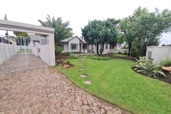 Well Positioned, Freshly Renovated Family Home in a Prime Area of Brackendowns, Boasting :

- 4 Bedrooms.
- Main Bedroom ...