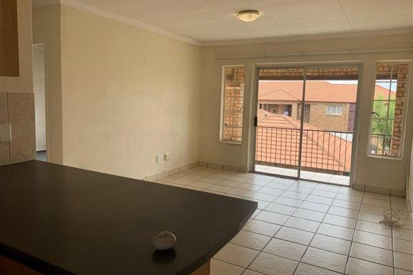 1st Floor 2 Bedroom, Fitted Kitchen, 1 Bathroom with Shower &amp; Bath, spacious lounge ...