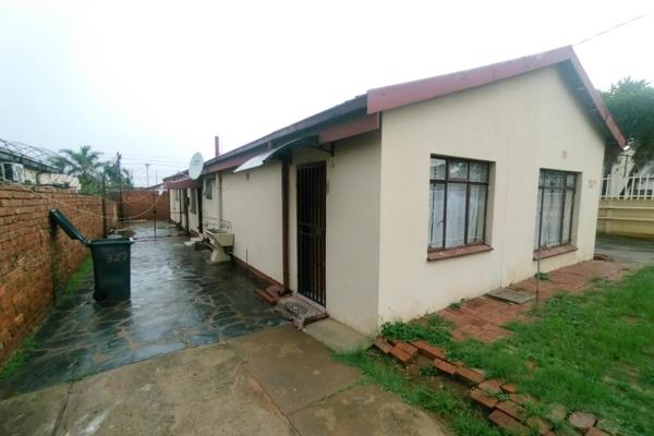 Well located, close to Spar &amp; Schools, within a recently boomed of Area with 24H Security Patrolers.

Separate ...