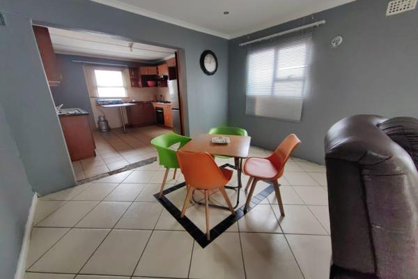 Luthando Gxashe Properties is proud to present to you this beautiful 3 bedrooms with 2 bathrooms house and the lounge, dining room and ...