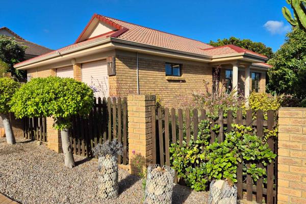 3 Bedroom House in the Ever Popular Blombosch Estate - Mossel Bay!

Exclusive mandate!

On Show by Appointment Only - Phone Marina to ...