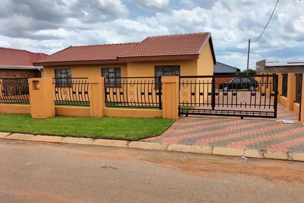 Beautiful 3 bedroom home for sale in Potchefstroom 