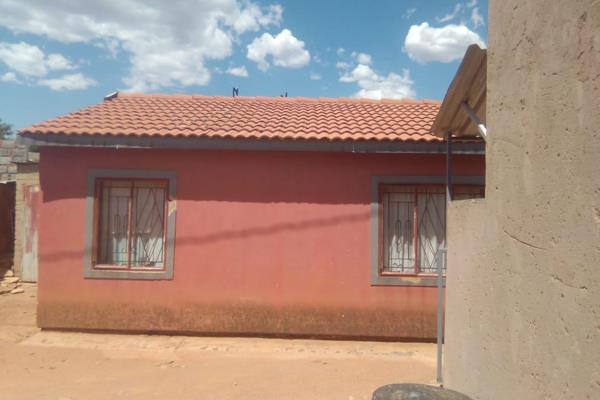 This home it&#39;s great start for a young couple offering 2 bedrooms , bathroom, open plan lounge and kitchen.