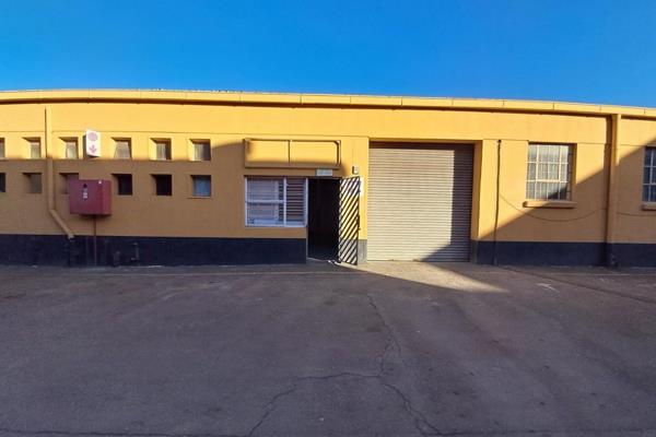 This neat factory/warehouse, located in the heart of Steeledale, offers convenient ...