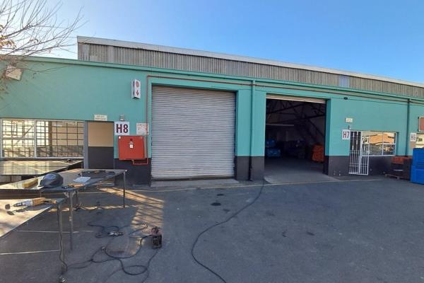 This neat factory/warehouse, located in the heart of Steeledale, offers convenient ...