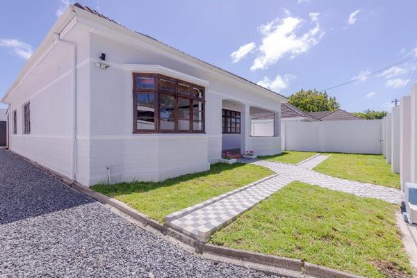 ON SHOW - Saturday 11th January 11am - 12pm

Exclusively listed by Seeff ...