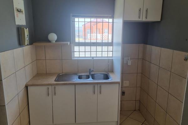 This is a beautiful pet-friendly 2 bedroom and 1 bath house in Rusthof.

In the kitchen ...