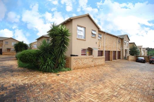 3 Bedroom Townhouse for sale in Wilgeheuwel