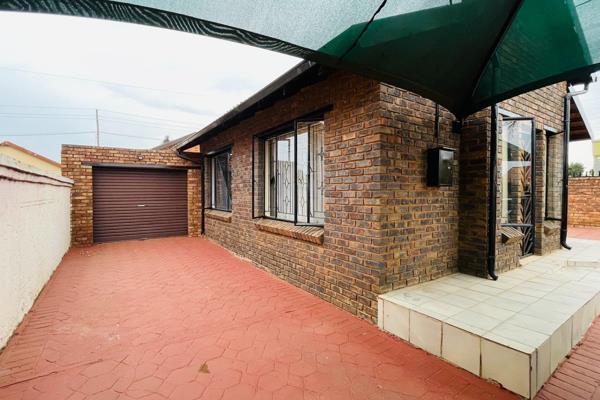 This charming 2-bedroom, 1-bathroom home is located in the desirable Soshanguve Uu area ...