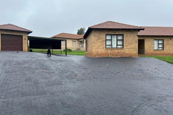 Big yard! 
This property offers 4 bedrooms, 2 bathrooms with open plan living areas.
Main bedroom en-suite.
All tiled.
Bathrooms ...