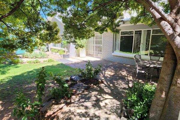 Features 
- Private Room 
- Kitchen and Bathroom is Shared
- Carport Parking 
- ...