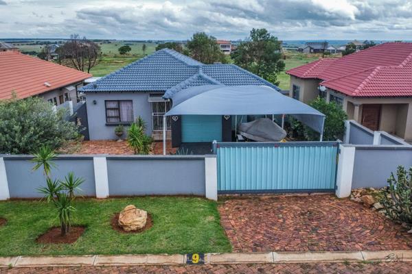 Cozy 2 bedroom home decorated in a modern colour scheme. What I love most about this home, is it&#39;s beautiful view over &quot;horse ...