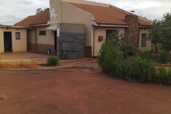 HOUSE FOR SALE IN GOPANE VILLAGE, ZEERUST

This house is a two bedroom house with a small cottage outside and that makes it three ...