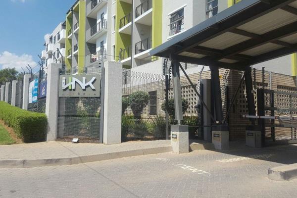 2 bedroom 1 bathroom 3rd floor apartment with balcony available.

Open plan kitchen ...