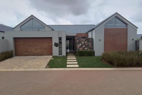 Excellent 3 bedroom simplex to rent or buy in the prestigious Serengeti lifestyle est.
This property ticks all the boxes, 24 hr ...