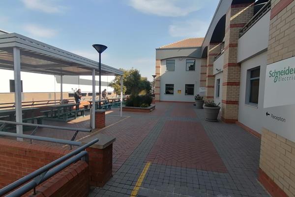 Prime Warehouse with N1 Highway Exposure – Midrand

Property Details:

Total GLA: ...