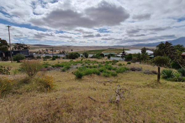 One of the biggest vacant stands available in the lovely Botrivier Avenues.
This plot is 1000 sqm plus and fairly level and easy for ...