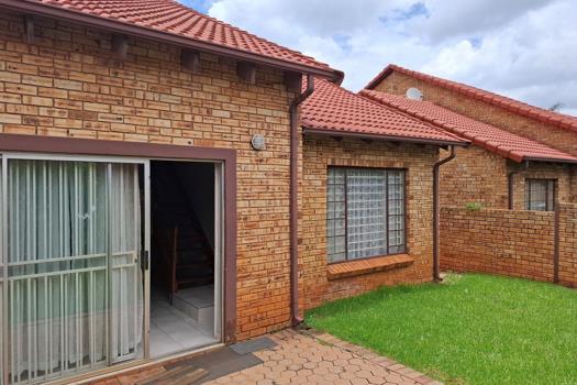 3 Bedroom Townhouse for sale in Strubensvallei