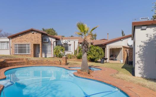 4 Bedroom House for sale in Mulbarton