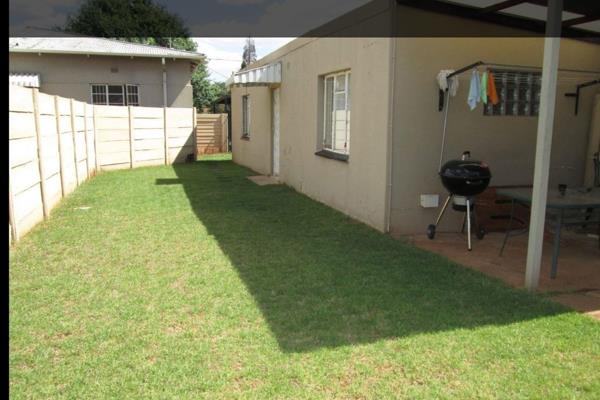 Spacious garden cottage offers:

1 Bedrrom &amp; 1 bathroom

Available 1 February 2025

Pet friendly