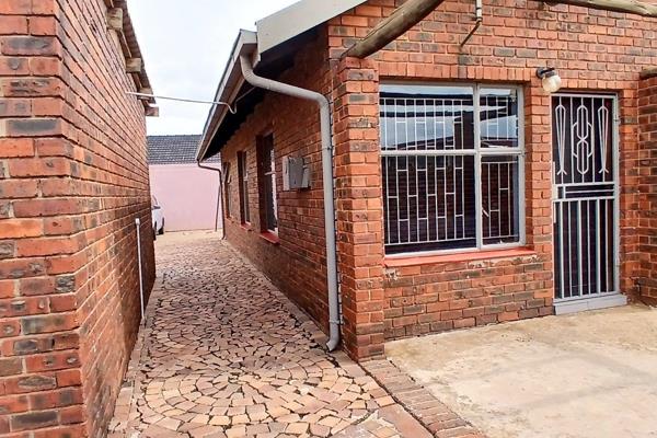 3 Bedroom House for Sale

A beautiful, neat and modest  home for sale in the quite street of Kwa-Thema.

This well maintained and ...