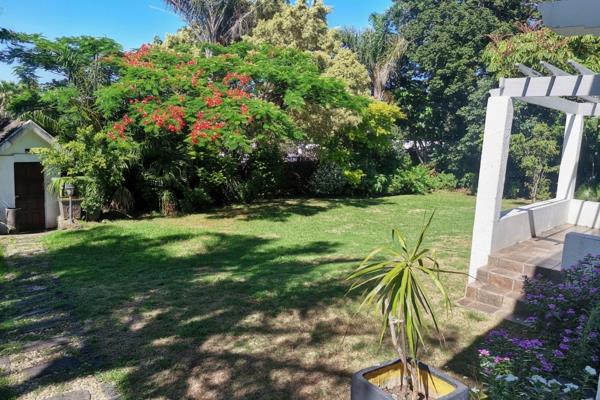 This very large, double storey home, nestled in the heart of the school district in Selborne, East London is a stones throw from ...