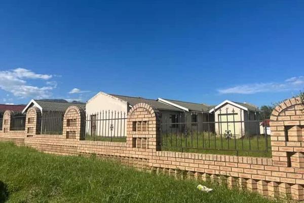 Simphiwe Molefi Properties presents to you this property located in Kokstad. 
This beautiful property consists of :
3 bedrooms
A ...