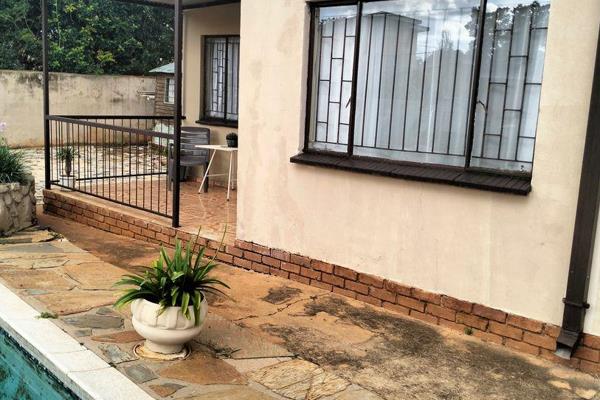 **Charming Garden Cottage for Rent in Meyerspark**  

Nestled in the heart of Meyerspark, this delightful garden cottage offers the ...