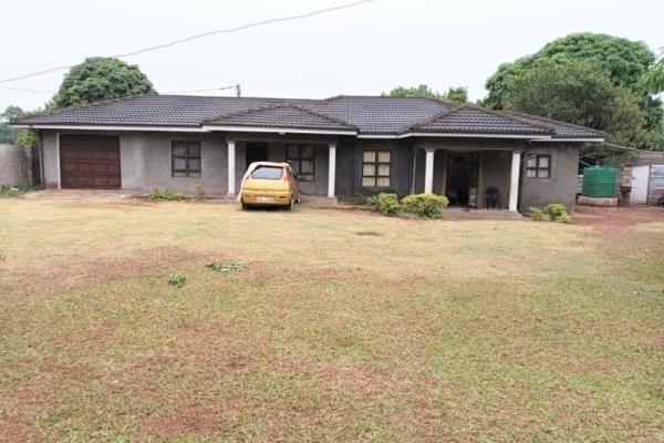 This is a beautiful three bedrooms house that offers a fully-fitted kitchen and lounge, family bathroom plus garage is situated in ...