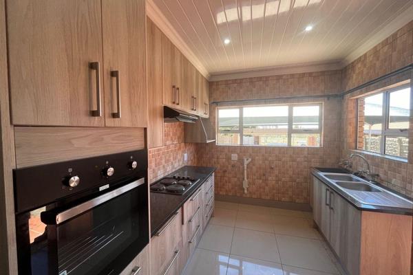 Offering you 3 Bedrooms (1 bedroom can be used as a storeroom or bedroom as it does not have any windows) 2 Bathrooms, open plan living ...