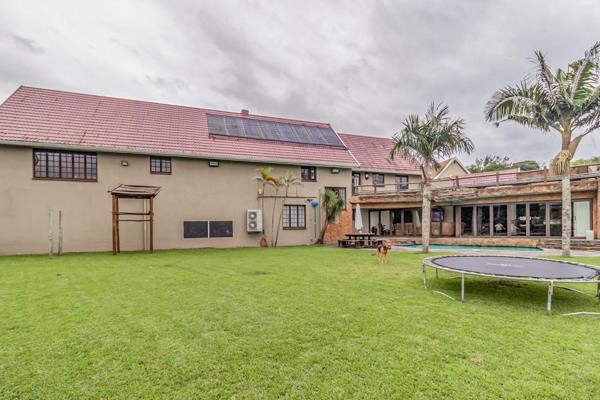 Large family home with 4 bedrooms, 2 ensuites, family bathroom, guest loo, fully fitted kitchen, lounge, dining room, cinema room ...