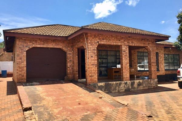 This lovely house is in the area of Block G Extension in Thohoyandou. It is in a walking distance to Phangami mall and Tshikevha ...