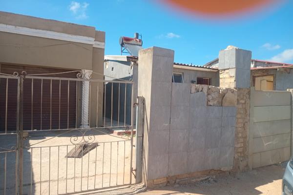 This is a 2 bedroom house with lounges and open plan plan kitchen.

This house has an unfinished flatlet with 2 rooms and it&#39;s ...