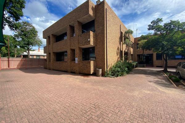 The office space is located in the heart of Witbank Central, this 16m2 office commercial property offers a prime location for ...