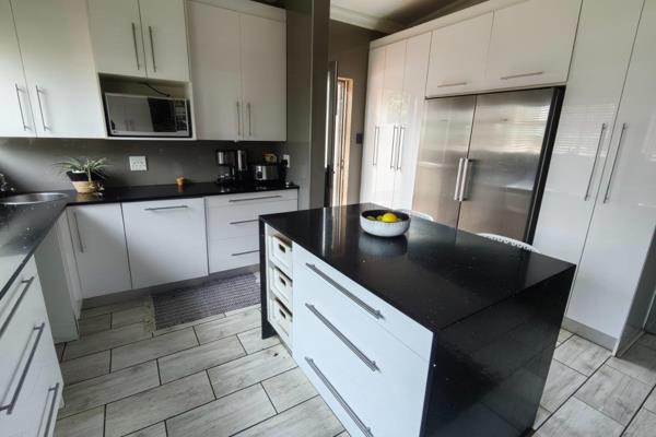 This beautiful, spacious and modern house ideal for a big family is available to rent and occupy from the 1st February in The ...