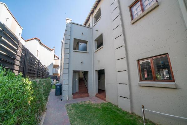 Lovely, well maintained 1 bedroom apartment in Rivonia.

Situated in Rivonia, on Elizabeth Avenue, this apartment is an ideal lock up ...