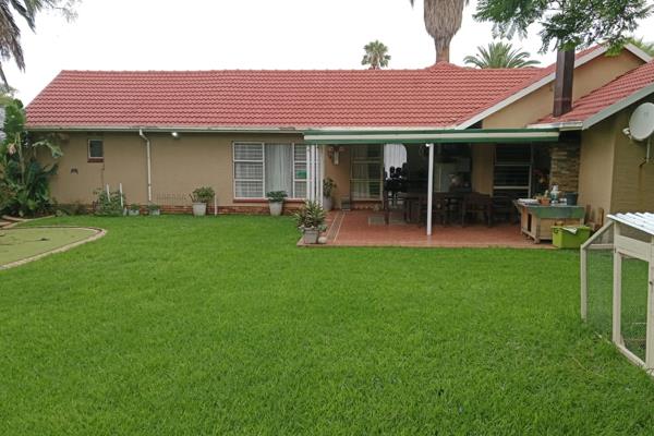 ?? For Sale: Charming 3-Bedroom Home in Van Riebeeck Park ??

Situated in a secure, boomed-off area, this well-maintained 3-bedroom ...