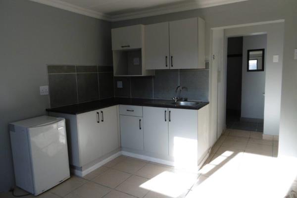 Vincent - One bedroom flat conveniently situated, close to main routes and not far from ...