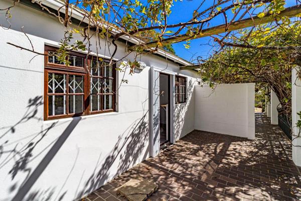 Nestled on the border of Somerset West and Stellenbosch within a tranquil farm community. Ideal for a singleton or couple over the age ...