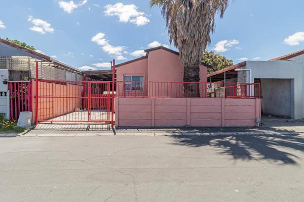 Discover comfort and convenience in this inviting 3-bedroom home in Balvenie, Elsies River. 

This property features a spacious lounge ...