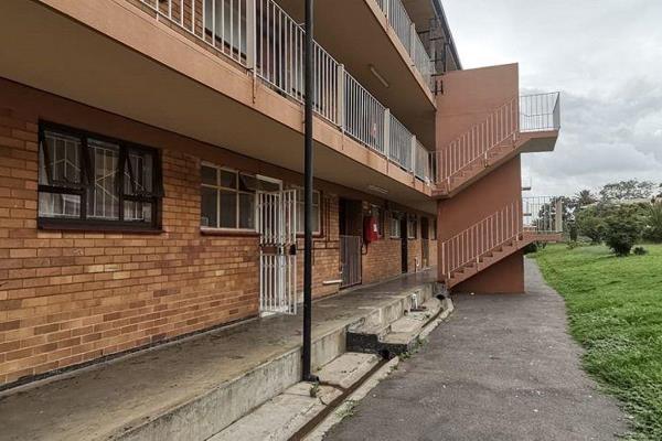 Welcome to this perfect investment opportunity - This neat and well maintained unit will speak for itself - 
Boasting an open plan ...