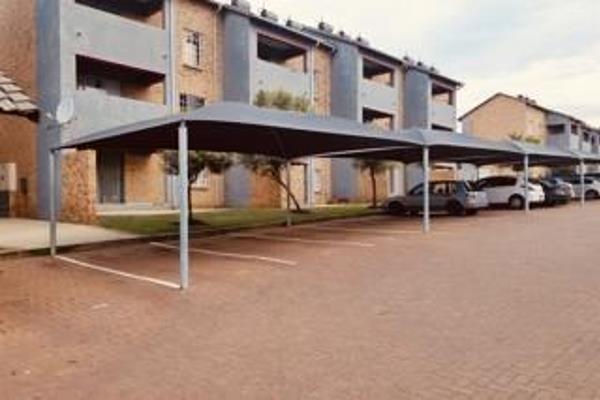 Lovely 2 Bedroom Apartment with Full Bathroom Available for Sale in a very secure Estate in Monavoni.  Full Open plan Kitchen and ...