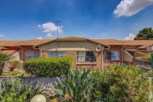 2 Bedroom Townhouse for sale in Beyers Park